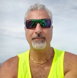 Meet your Posher, Elias